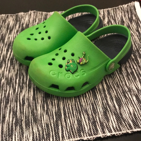 dinosaur crocs shoes
